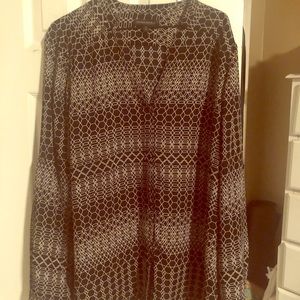 Banana republic black and white tunic top -